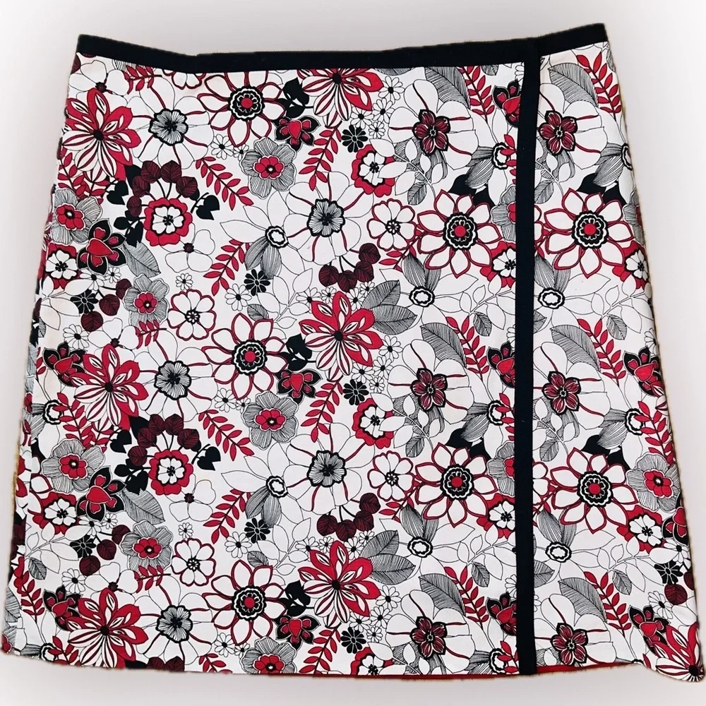 EUC Bushwacker SZ 10 red/black floral print, full wrap skirt/waist 33”-34”
